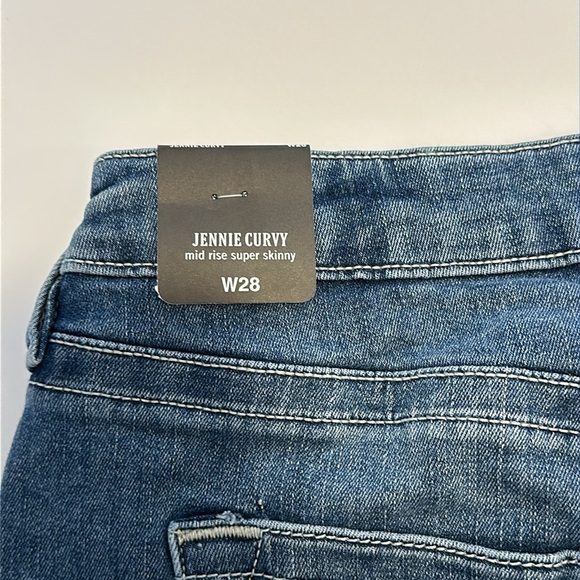 TRUE RELIGION Shorts Jennie Curvy Mid Rise Super Skinny Raw Roll Hem Medium Wash - Picture 3 of 7